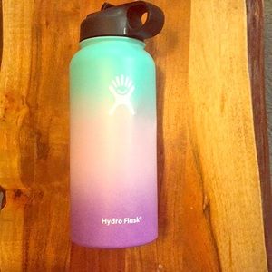 NEVER USED 32oz Hydroflask
